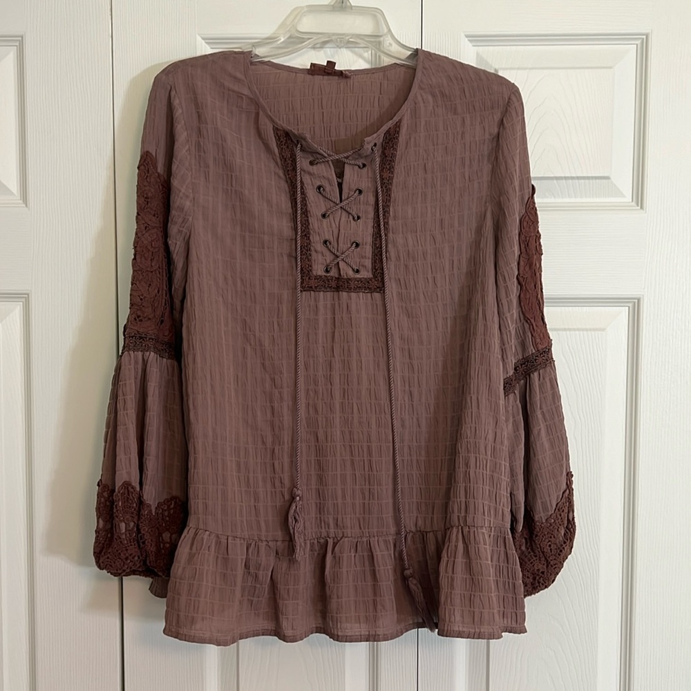 Women’s Entro Blouse with Doily Details Ruffled Hem Size Small 70’s inspired. N1